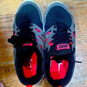Boys Grade School Nike Running Shoes